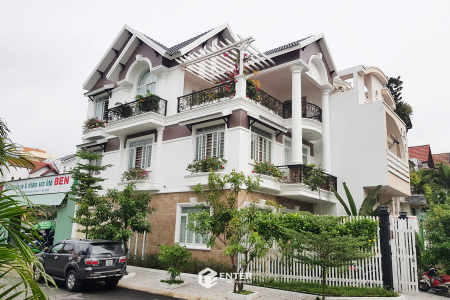 Biệt thự cổ điển 3 tầng